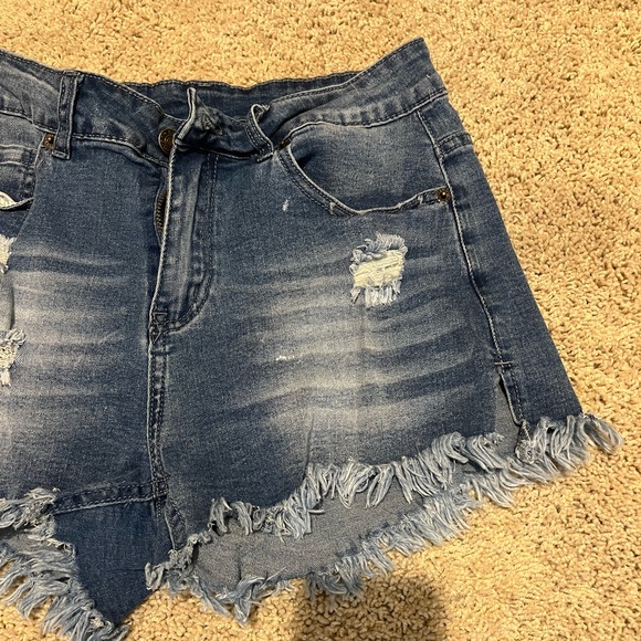 Super cute distressed jean shorts. Stretchy. Size Medium, fits like Small - Picture 2 of 5